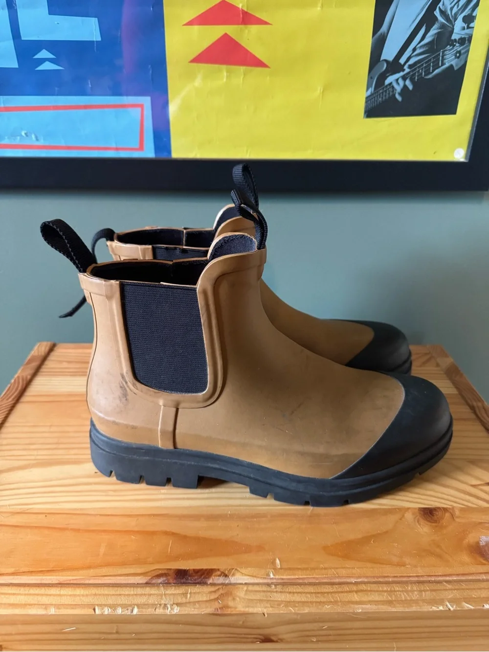 Everlane Chelsea Rain Boots in Brown and Black